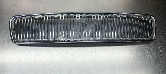 Volvo S40, V40 Front grill 30621339