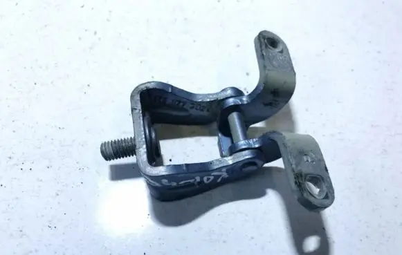 Tailgate/trunk/boot hinge