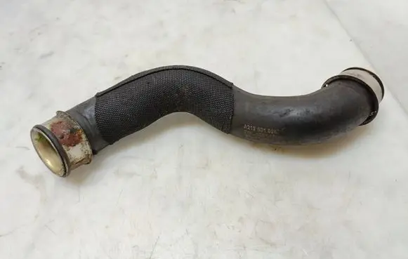 Mercedes-Benz E W212 Engine coolant pipe/hose A2125018282