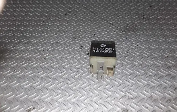 Volkswagen PASSAT B5.5 Other relay 141951253B