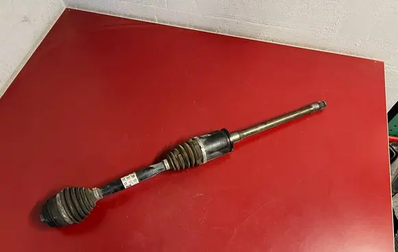 BMW X3 G01 Front driveshaft 8643184