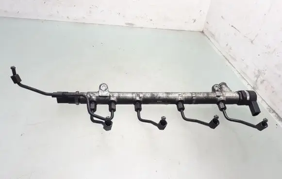 Mercedes-Benz E W211 Fuel main line pipe 0281002504 A0041536728 0445214038