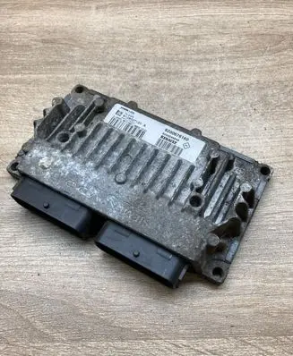Renault Scenic II - Grand scenic II Engine control unit/module ECU 8200676160 S126027120A 8200599846