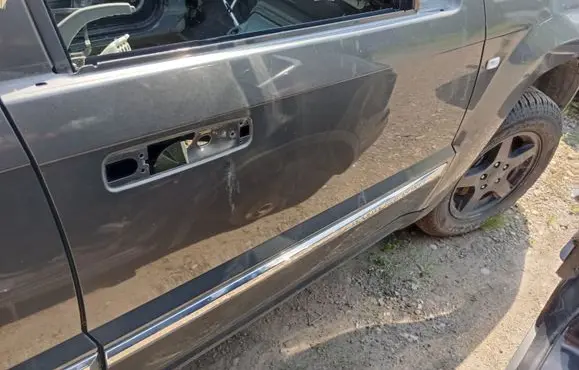 Jeep Grand Cherokee (WK) Front door