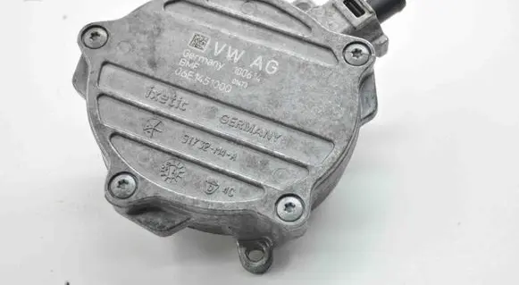 Audi Q7 4M Vacuum pump 06E145100Q
