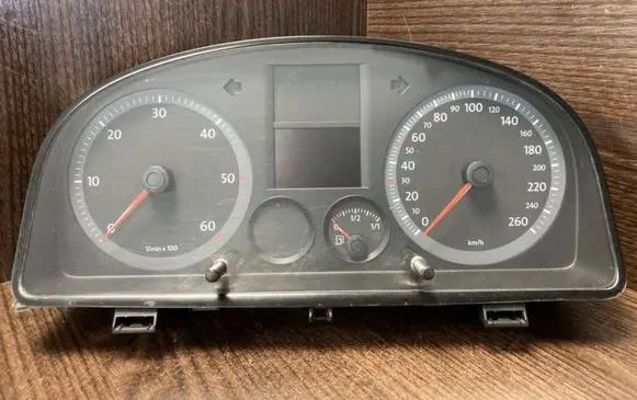 Volkswagen Caddy Speedometer (instrument cluster) 2K0920844