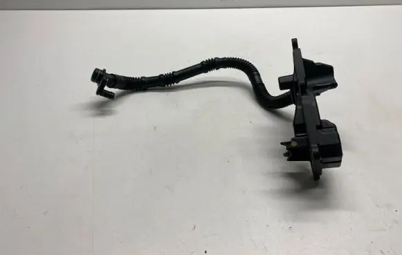 Mercedes-Benz C W205 Breather valve A2740100401 PA66GF35 1107768S01