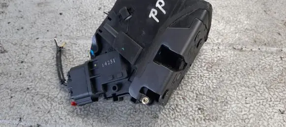 Mazda 3 I Front door lock