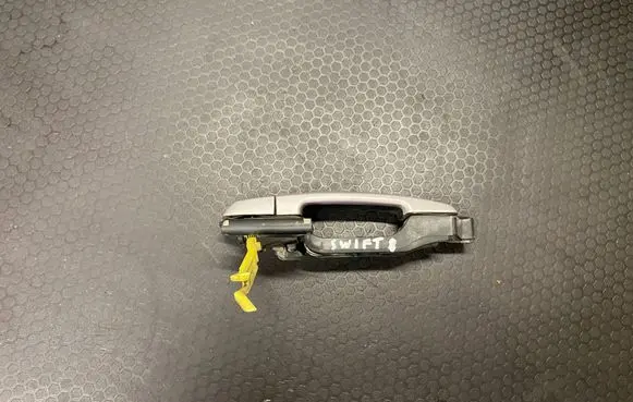 Suzuki Swift I Front door exterior handle