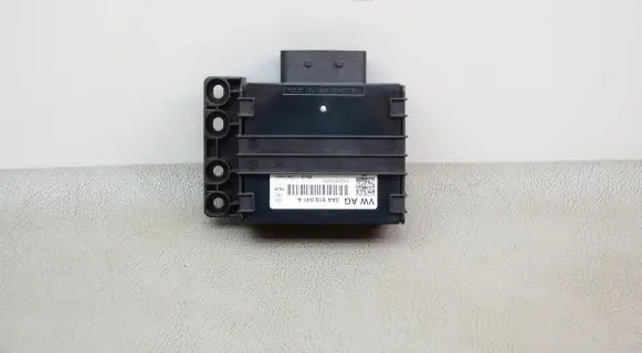 Volkswagen Jetta VI Voltage converter/converter module 3AA919041A