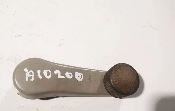 Volkswagen Golf III Front door window winding handle 1h0837581
