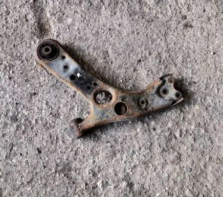 Lexus CT 200H Front lower control arm/wishbone