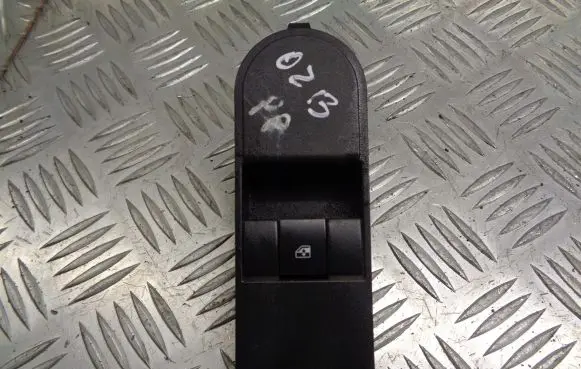 Opel Zafira B Quarter vent window switch 13228709