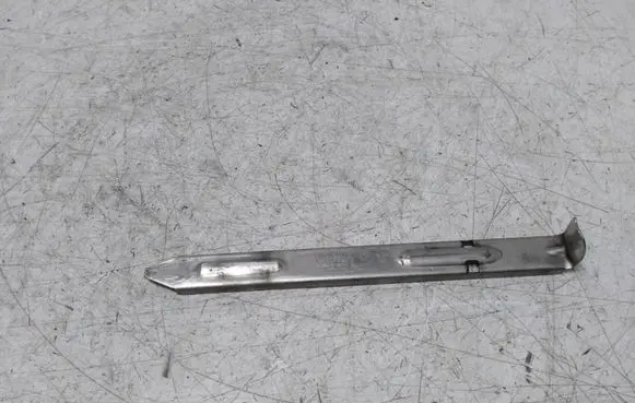 Headlight/headlamp mounting bracket