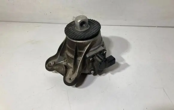 Mercedes-Benz E AMG W212 Engine mounting bracket 22288602