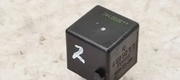 Mercedes-Benz B W245 Other relay A0025421319 V23134B52X336