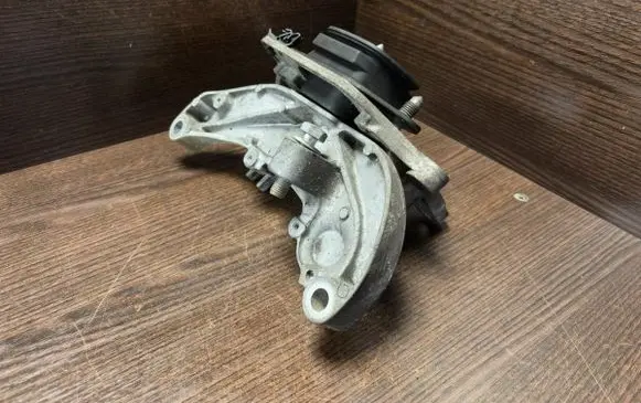 Renault Trafic III (X82) Engine mount bracket 112332850R 112228161R