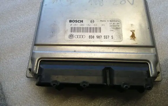 Audi A4 S4 B5 8D Engine control unit/module 8D0907557S 26SA4770 0261204182