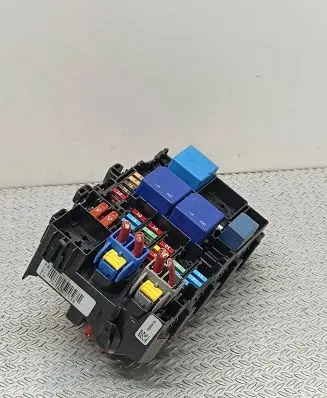 Renault Megane IV Fuse module 243800453R