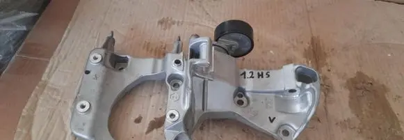 Opel Mokka B Generator/alternator bracket 9849139880