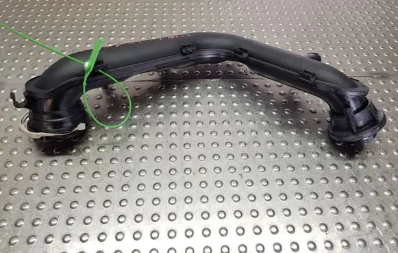 Volkswagen Polo VI Air intake hose/pipe S26370553 05C145673B