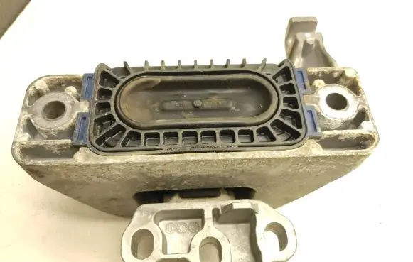 Man TGE 1gen Engine mount bracket