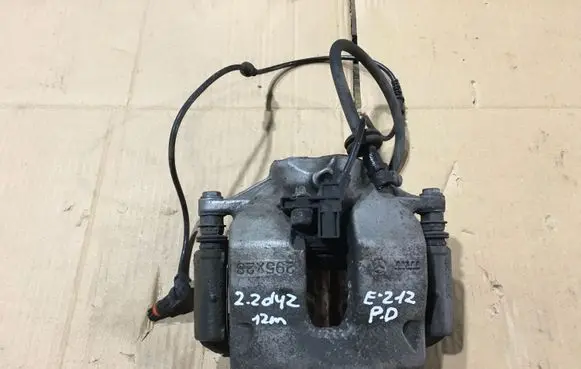 Mercedes-Benz E W212 Front brake caliper
