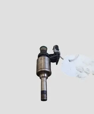 Volkswagen PASSAT B8 Fuel injector 04E906036AF