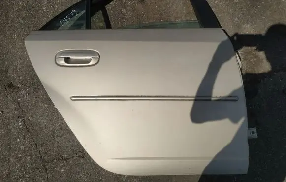 Cadillac CTS Rear door smelio