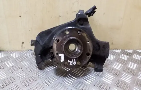 Opel Corsa D Front wheel hub 
