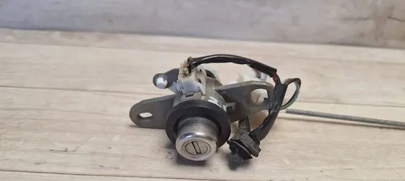 Mazda 3 I Tailgate exterior lock 