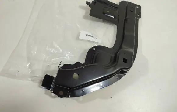 Porsche Macan (95B) Headlight/headlamp mounting bracket 95B805475