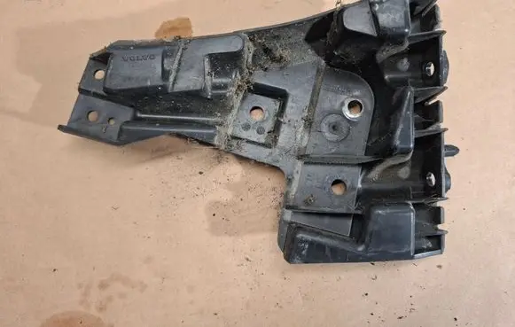 Volvo V60 Front bumper mounting bracket 31323833