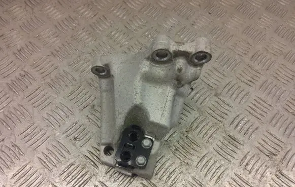 KIA Sportage Engine mounting bracket