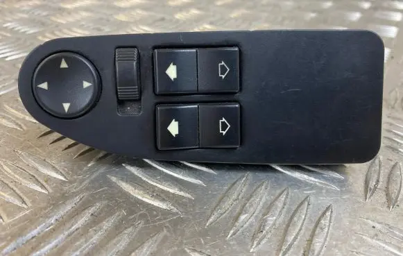 BMW 5 E39 Electric window control switch 8368967 120556 9724