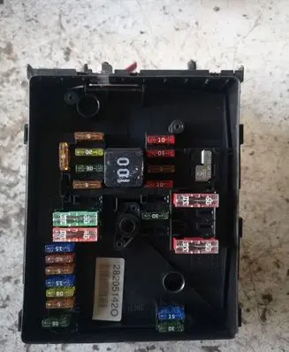 Volkswagen Golf VI Fuse module 28205142O