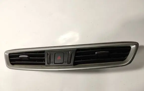Nissan Qashqai Dash center air vent grill 687504EA0A