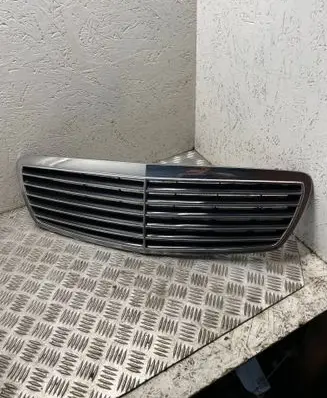 Mercedes-Benz E W211 Front grill A2118800583