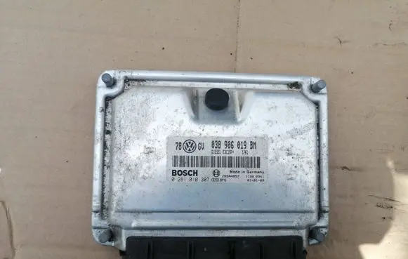 Volkswagen PASSAT B5.5 Engine control unit/module 038906019BM 0281010307 28SA4857