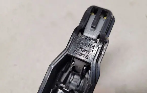 Mazda 6 Rear door exterior handle R8376