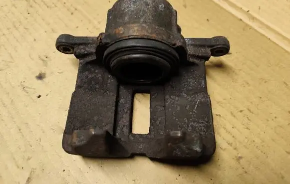Chrysler PT Cruiser Front brake caliper 