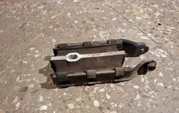 Volvo V60 Engine mount bracket 31262935 8G9N6P082BA