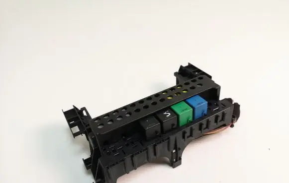 Mercedes-Benz B W245 Fuse module A1695450001
