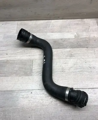 Coolant pipe/hose