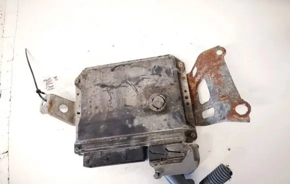 Toyota Yaris Engine control unit/module 8966152f11 89661-52f11