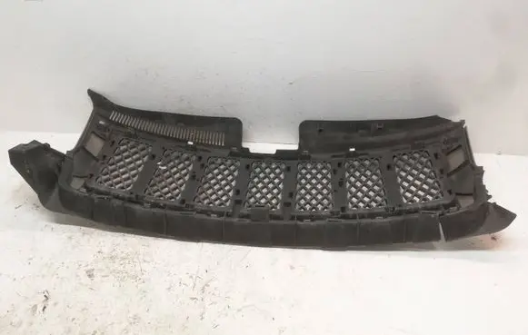 Jeep Grand Cherokee Front bumper upper radiator grill 57010708ACB