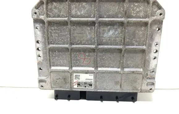 Toyota Avensis T270 Engine control unit/module 8966105D12
