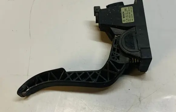 Mercedes-Benz Vito Viano W639 Accelerator throttle pedal A6393000604 0281002561