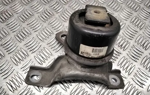 Volvo V70 Engine mount bracket 31330135