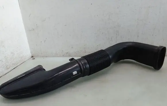 Mercedes-Benz E W212 Air intake duct part A6510903437